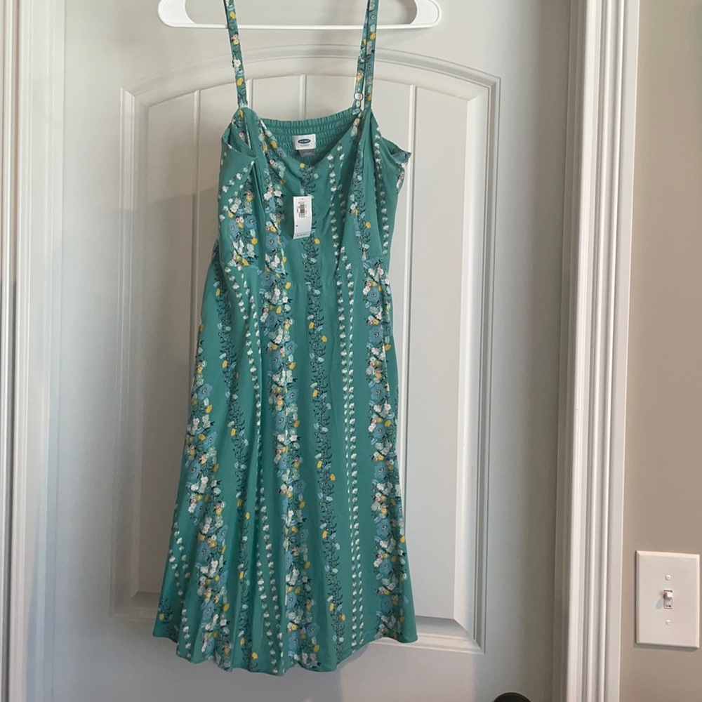 Sleeveless summer dress. Size medium
